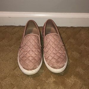 Steve Madden pink slip ons